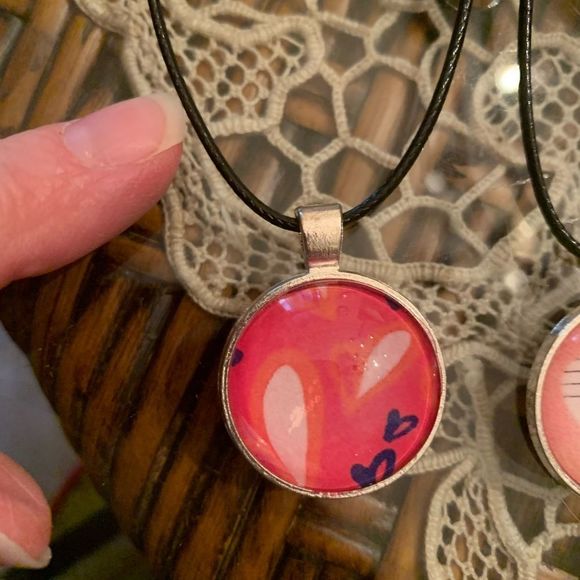 Trusted Companions pendant 💙🧡💕 NEW - Picture 1 of 4